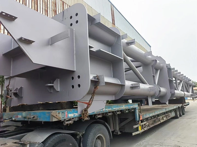 Qingdao Zhuzhiyuan Steel Structure Co.,Ltd Successfully Completes Hoisting of 40-Ton Steel Lattice Columns for Offshore Engineering Project​