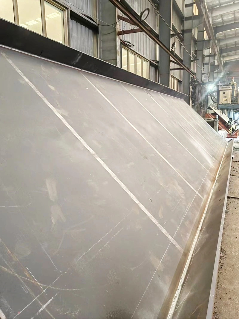 Qingdao Zhuzhiyuan Steel Structure Co.,Ltd Successfully Completes Hoisting of 40-Ton Steel Lattice Columns for Offshore Engineering Project​